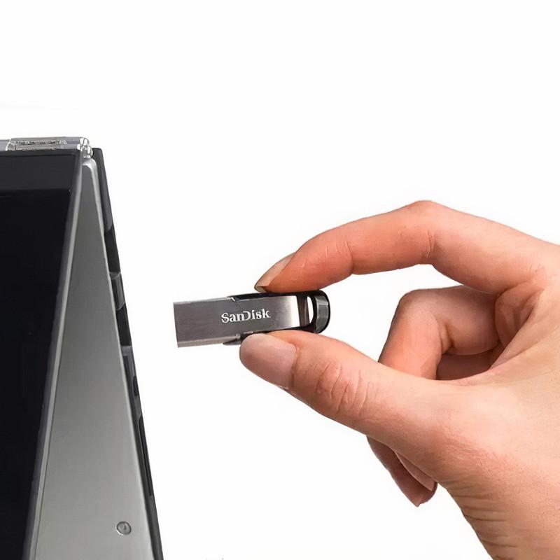 فلش مموری سن دیسک مدل Ultra Flair CZ73 ظرفیت 16 گیگابایت با بدنه فلزی، پورت USB 3.0، سازگار با USB 2.0 و قابلیت رمزگذاری فایل‌ها
