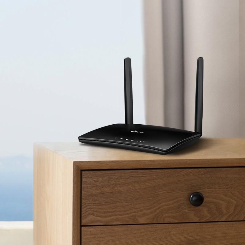 مودم روتر بی‌سیم 4G LTE تی‌پی‌لینک مدل TL-MR6400 با دو آنتن خارجی، شبکه Wi-Fi 2.4 گیگاهرتز، پشتیبانی از 32 کاربر، چهار پورت LAN 10/100 مگابیت و فایروال پیشرفته