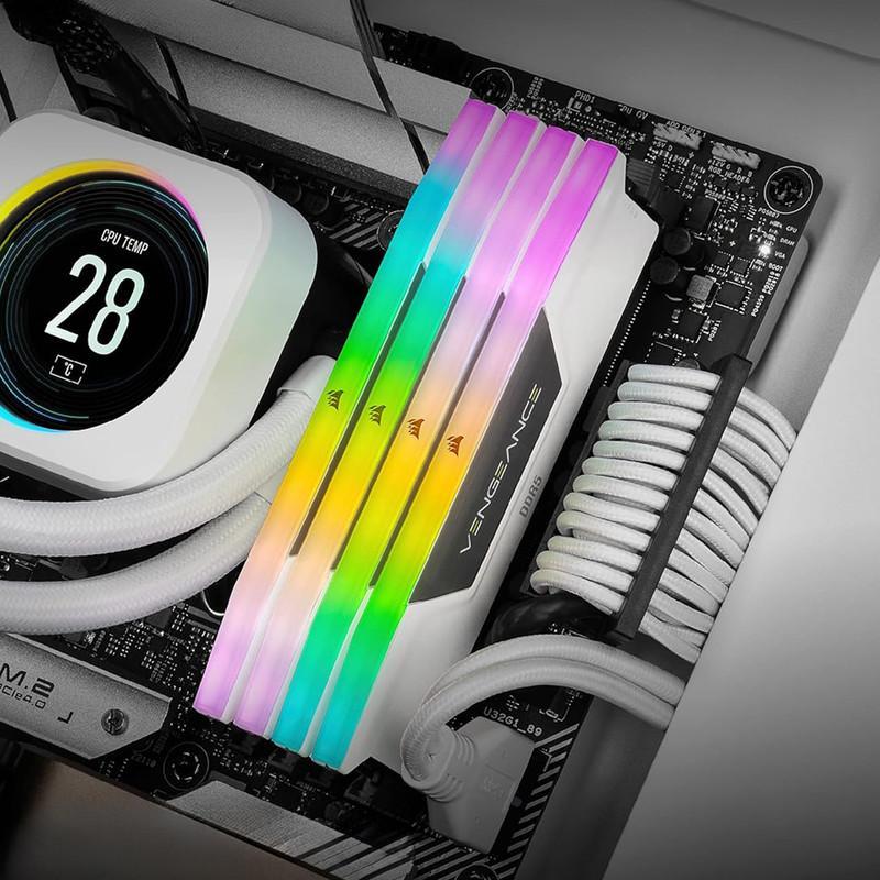 رم دسکتاپ دو کاناله 32GB ،DDR5 کورسیر مدل VENGEANCE RGB 5600MHz با تایمینگ CL40 و هیت‌سینک خنک‌کننده