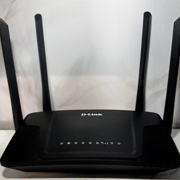 مودم روتر بی‌سیم 4G LTE دی-لینک مدل DWR-M920 با پشتیبانی از سیم‌کارت 3G/4G، سرعت تا 150 مگابیت بر ثانیه، پوشش کامل منزل با 4 آنتن خارجی، اتصال همزمان تا 32 کاربر و پورت‌های LAN و WAN RJ-45