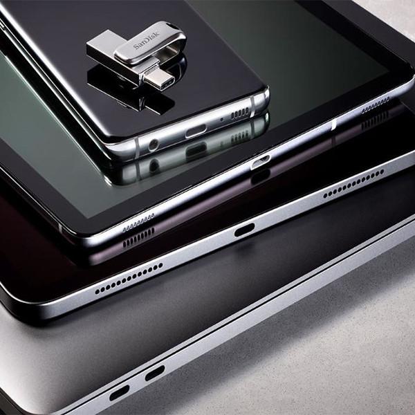 فلش مموری سن دیسک Ultra Dual Drive Luxe ظرفیت 512 گیگابایت با دو رابط USB 3.2 Type-C و Type-A، طراحی چرخشی، بدنه فلزی و سازگار با گوشی، تبلت، کامپیوتر و تلویزیون