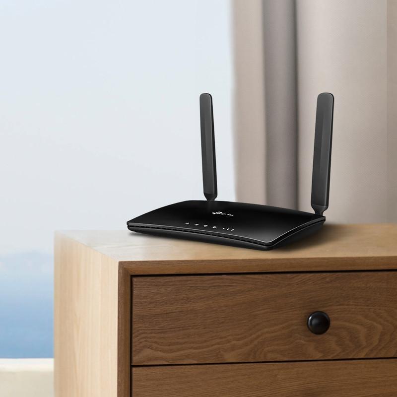 روتر 4G LTE خانگی و اداری تی پی‌لینک مدل TL-MR6400 V5 با دو آنتن خارجی، فرکانس 2.4 گیگاهرتز، سرعت 300 مگابیت بر ثانیه، پورت LAN/WAN 10/100 مگابیتی، پشتیبانی از 64 کاربر و فایروال پیشرفته